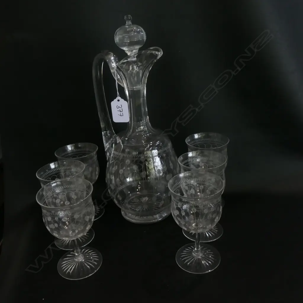 DECANTER & 6 GLASSES  Image 1++