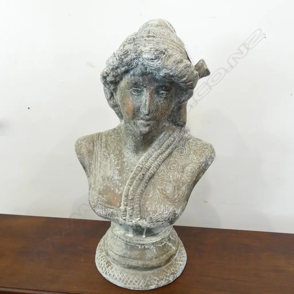 BRASS BUST OF A WOMAN H 450 MM Image 1++