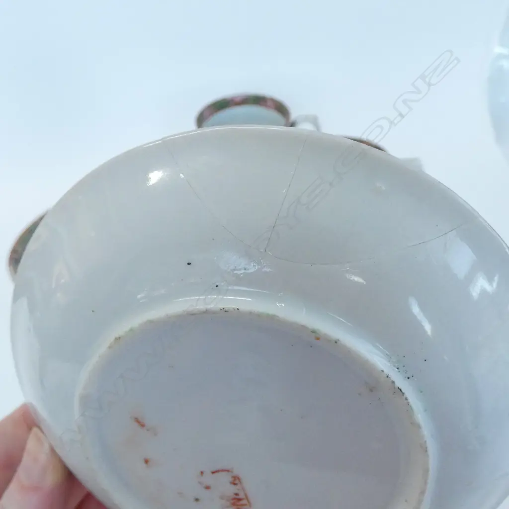 3 OLD ORIENTAL BUTTERFLY PLATES & 2 CUPS  Image 1++