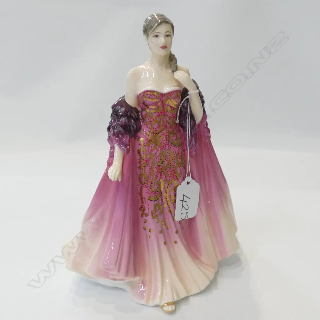 R/DOULTON FIGURE ELIZABETH + BOX  Image 1++