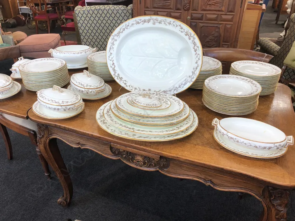 LARGE VICTORIAN DINNER SET Image 1++