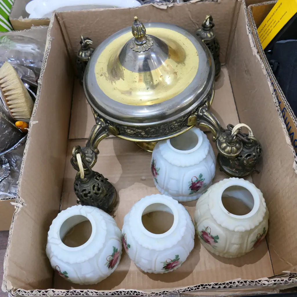 BOX LOT VINTAGE LIGHT FITTING  Image 1++