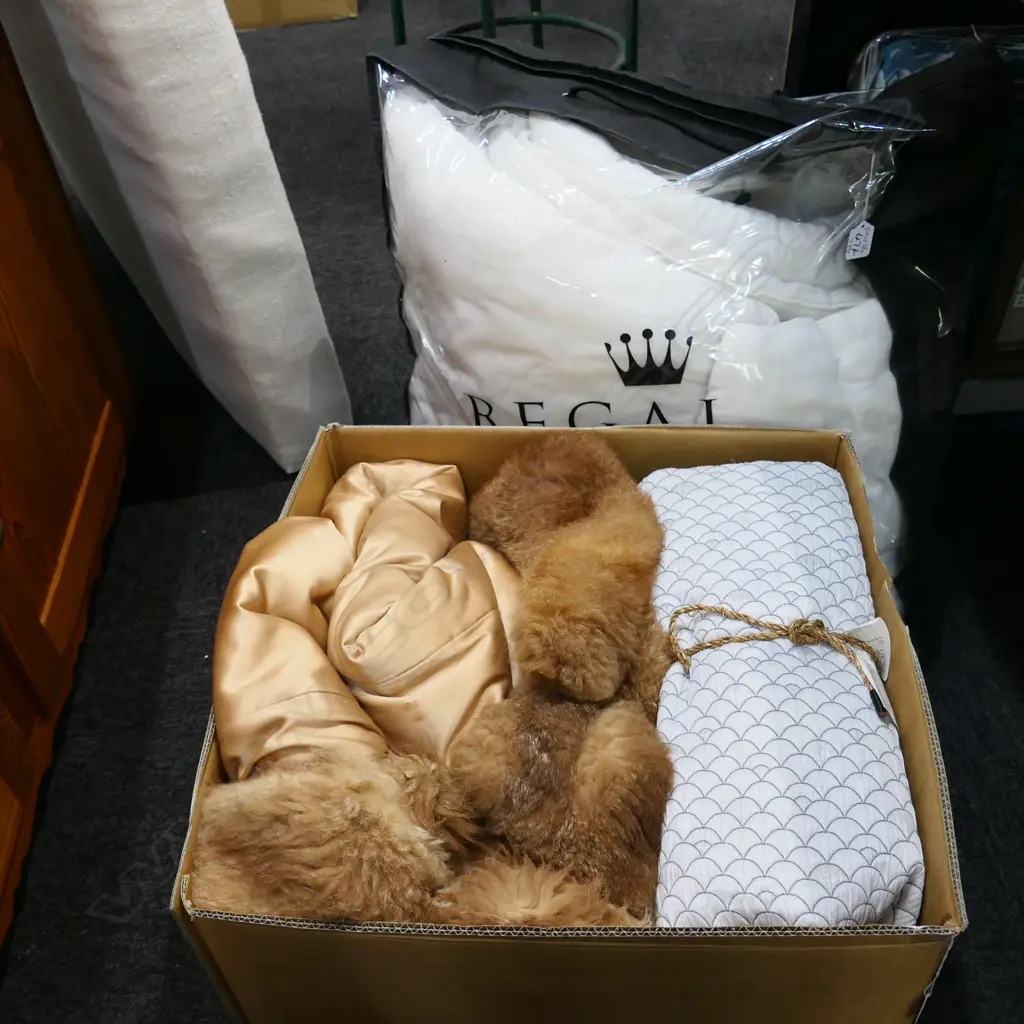 LOT QUEEN SIZE BED SPREAD ETC Image 1++