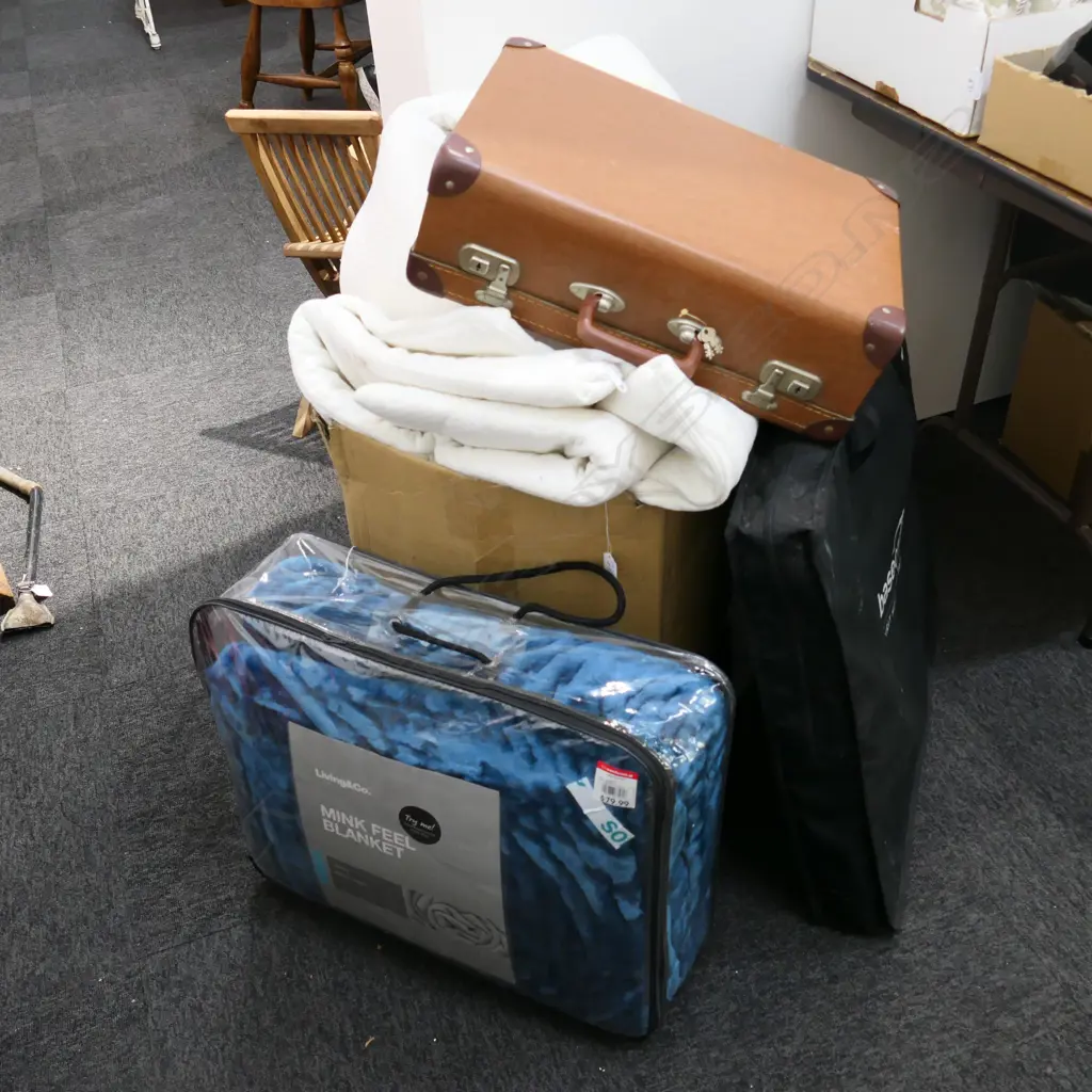 LOT BLANKETS/FAN/TABLE/SUITCASE ETC Image 1++