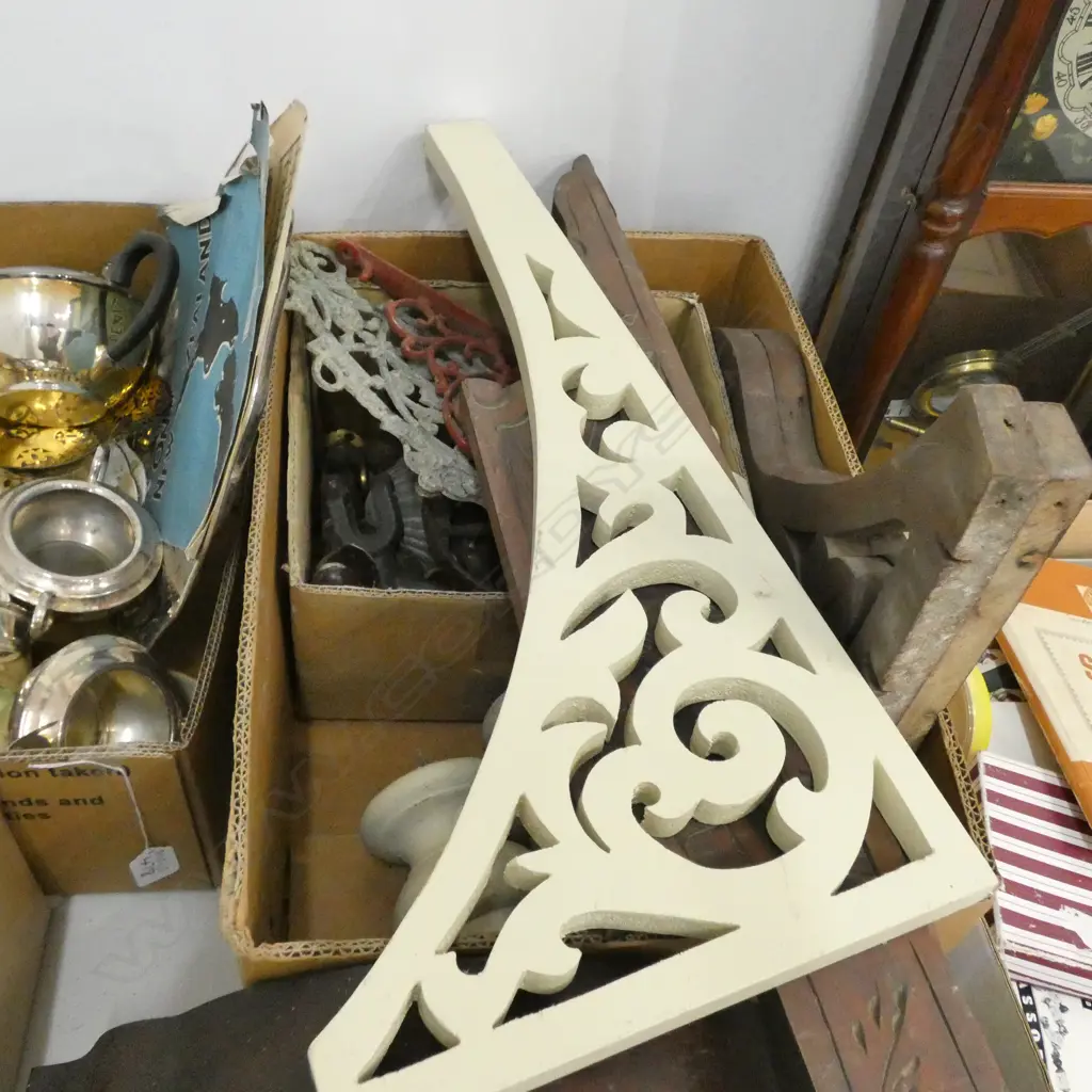 ASST WOODEN METAL + WOODEN ARCHITECTURAL FITTINGS  Image 1++