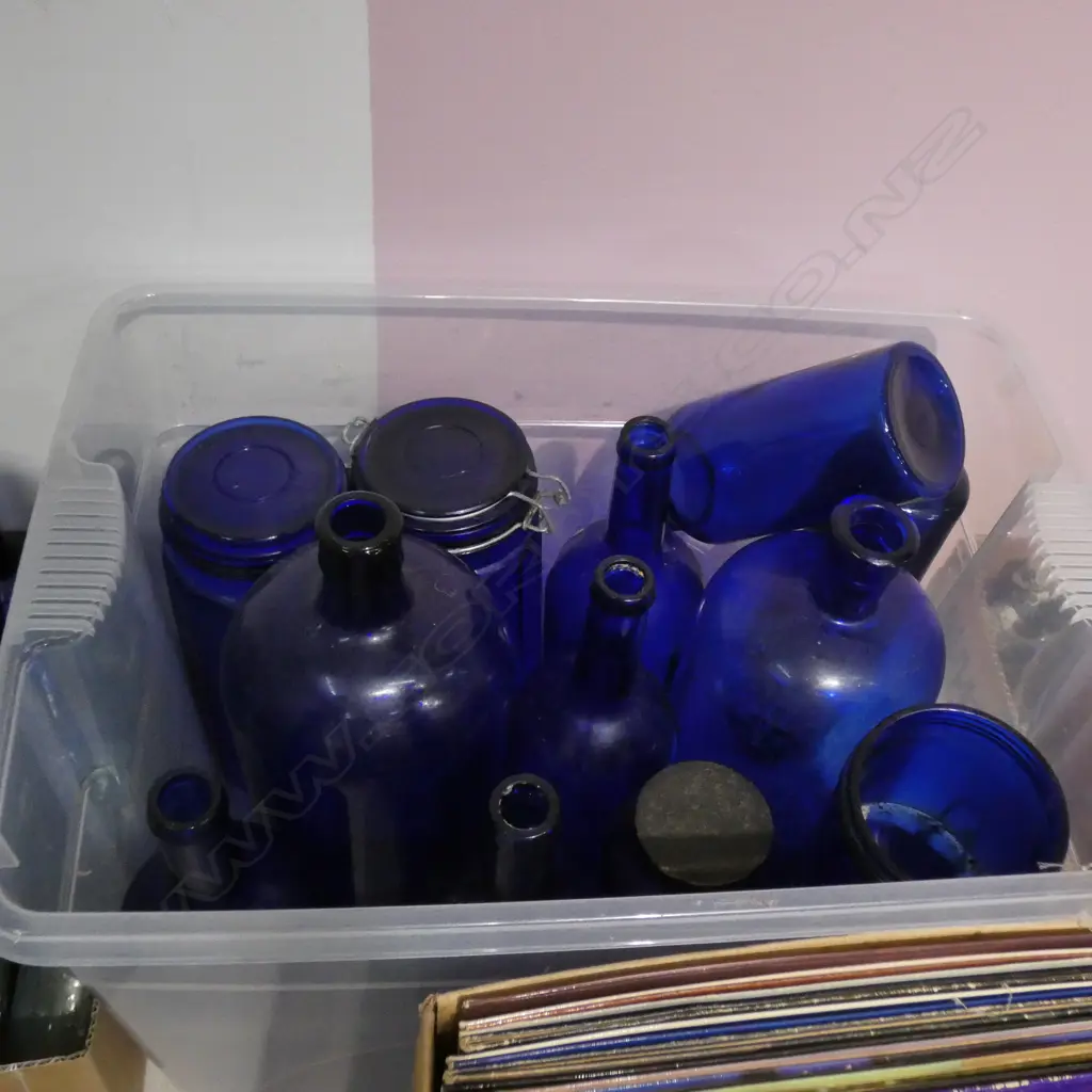 BOX COBALT BLUE BOTTLES Image 1++
