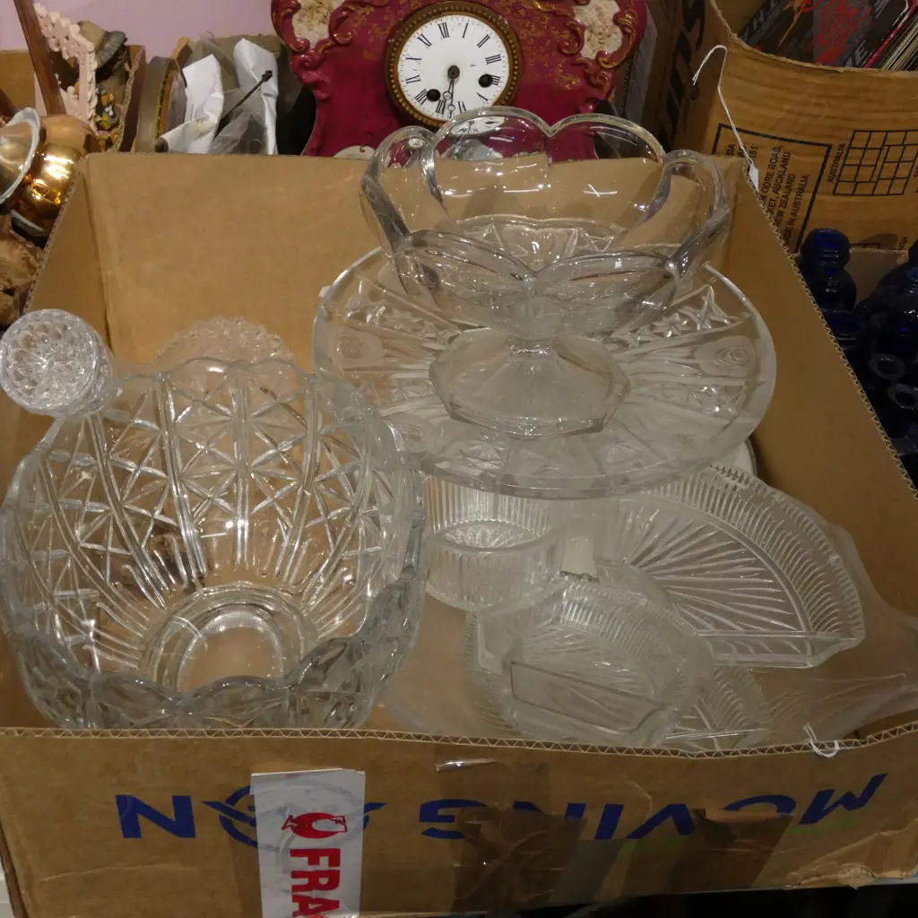 BOX OF GLASSWARE: BOWLS. DISHES. HORS D'OEUVRES SET ETC Image 1++