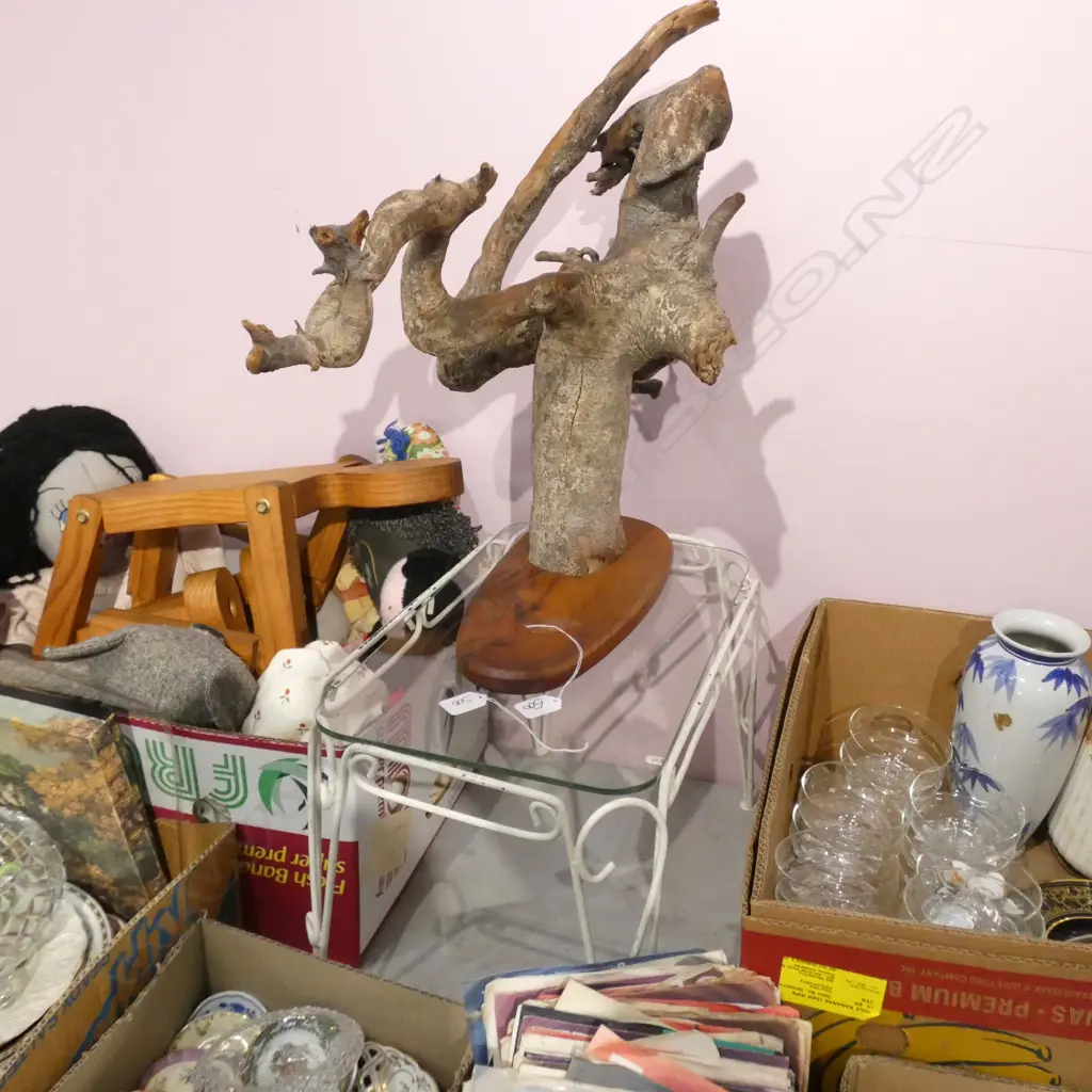 RETRO TABLE + WOODEN SCULPTURE Image 1++
