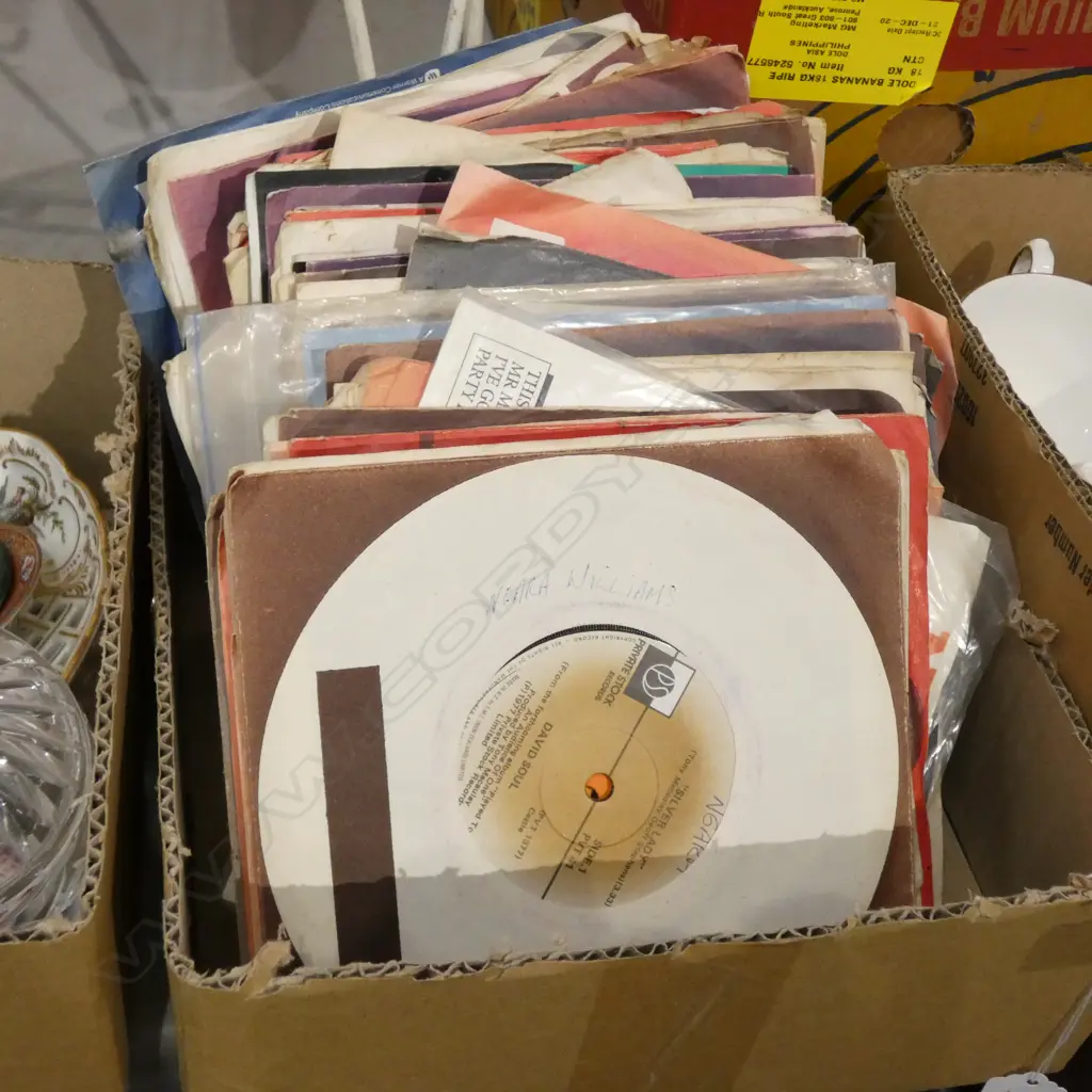 BOX LOT RECORDS; MICHAEL JACKSON ETC Image 1++