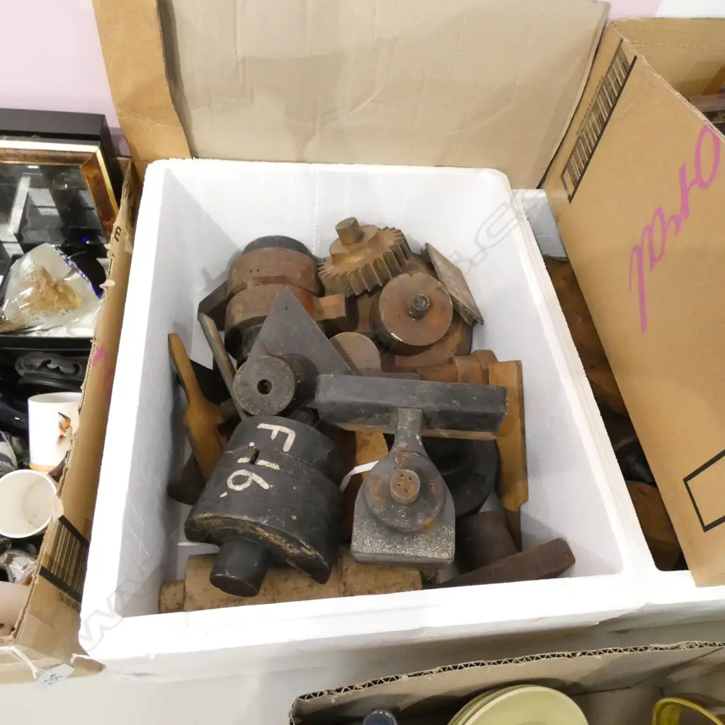 BOX LOT ASST. WOODEN PIECES Image 1++