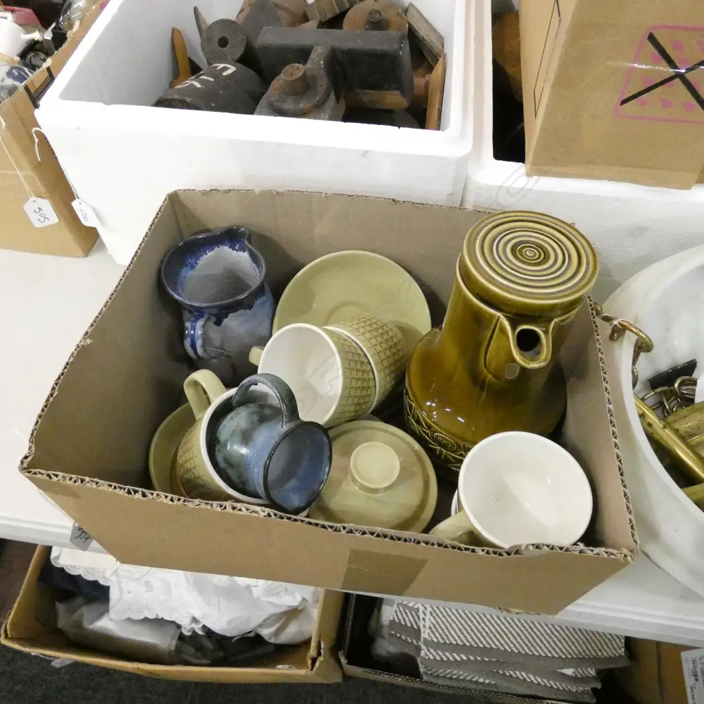 BOX LOT CROWN LYNN ETC Image 1++