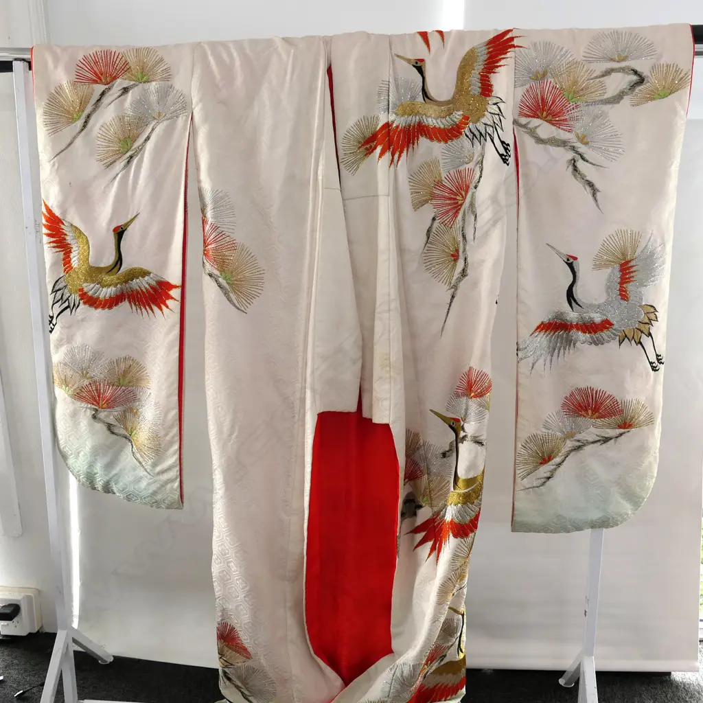 IMPRESSIVE ORIENTAL CEREMONIAL KIMONO, W DISPLAY POLE, L. 1.8M Image 1++