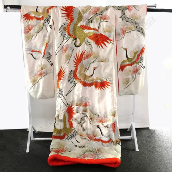 IMPRESSIVE ORIENTAL CEREMONIAL KIMONO, W DISPLAY POLE, L. 1.8M