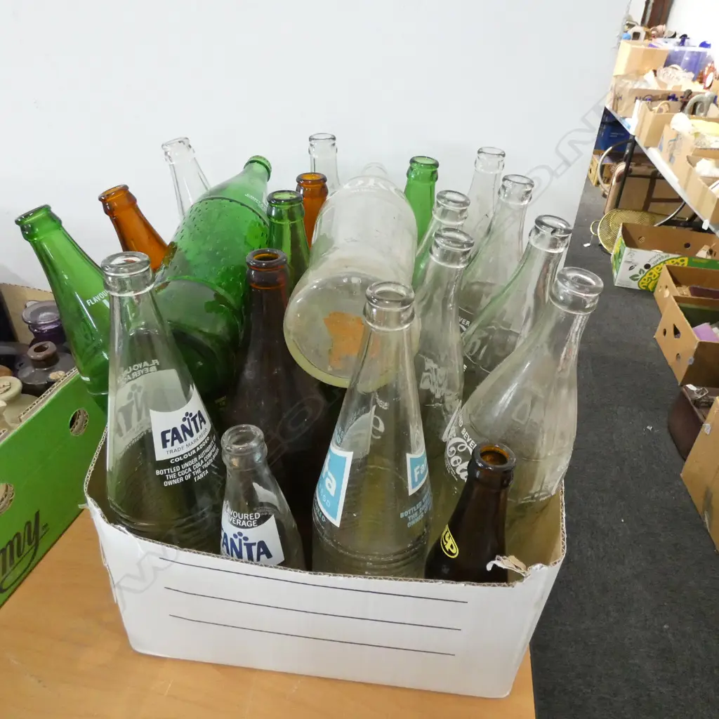 BOX COCA-COLA, L+P, LEED & FANTA BOTTLES Image 1++