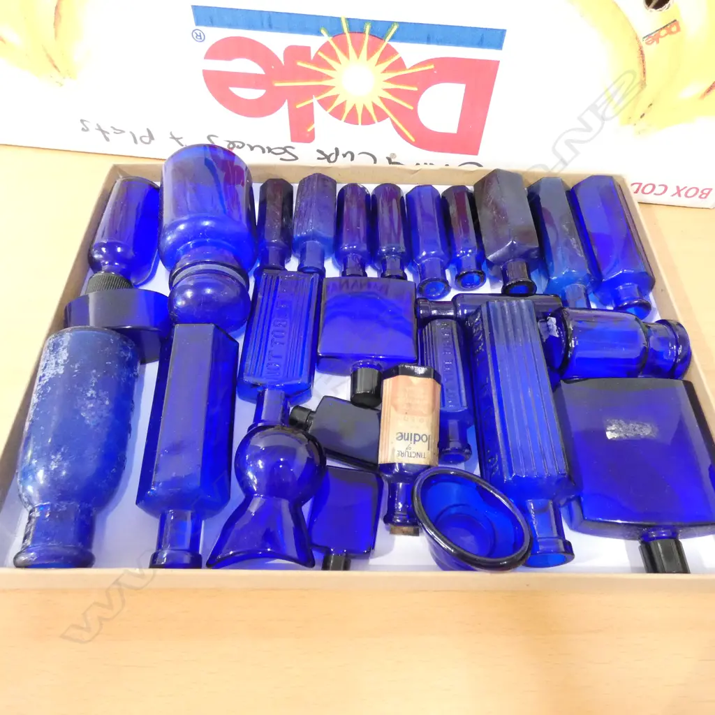 BOX SMALLBOX COBALT BLUE BOTTLES Image 1++