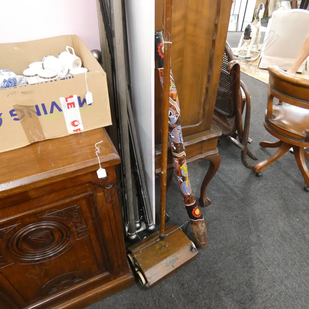 EWBANK VINTAGE CARPET SWEEPER Image 1++
