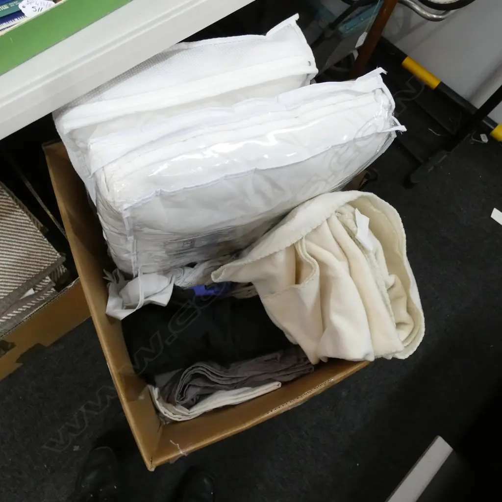 2X AS NEW STANDARD PILLOWS + ASSORTED LINENS (AF) Image 1++