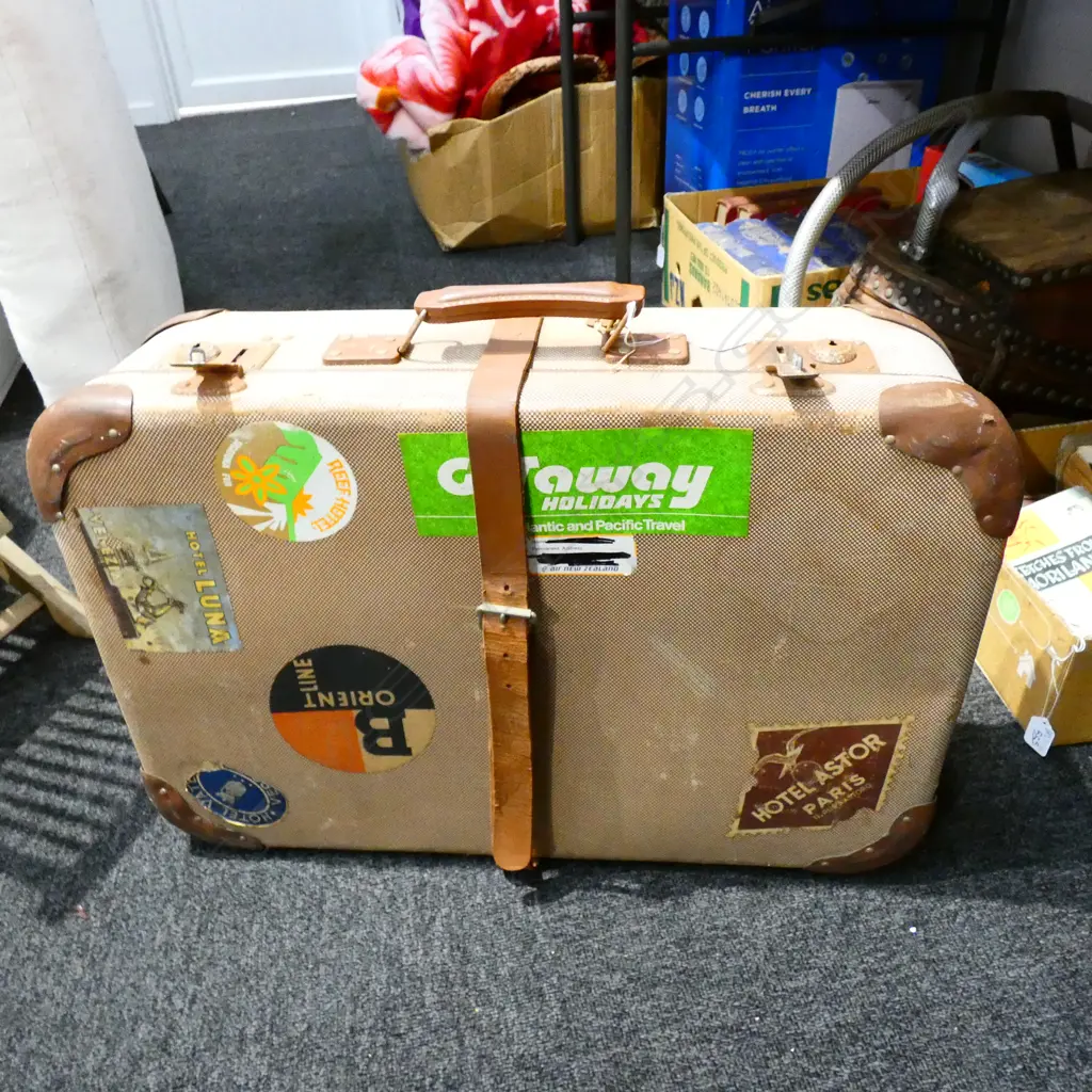 RETRO SUITCASE Image 1++