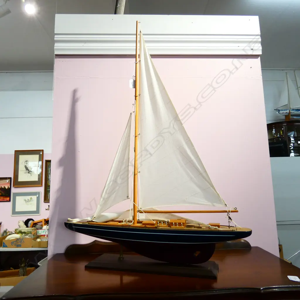 WOODEN MODEL YACHT H. 850MM Image 1++