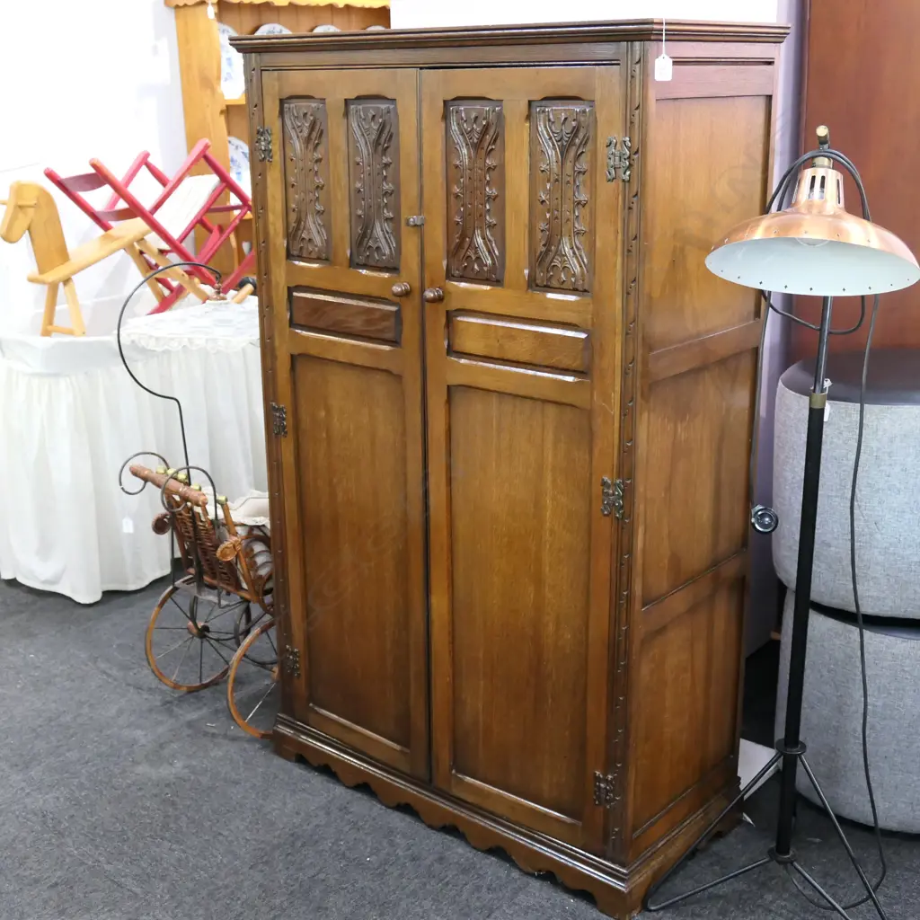 SMALL OAK CARVED WARDROBE 1540 X 960 MM Image 1++