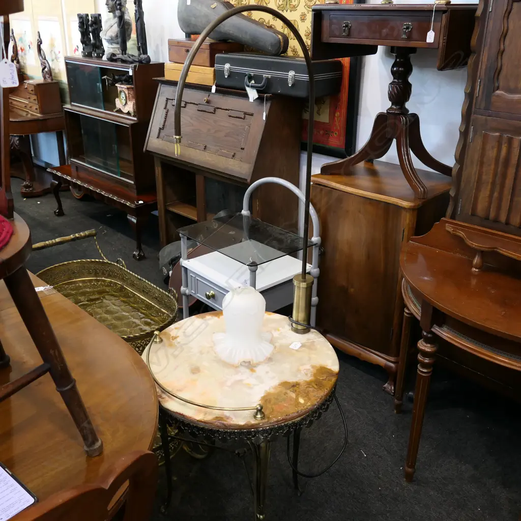 MARBLE TOPPED SIDE TABLE WITH LAMP Image 1++