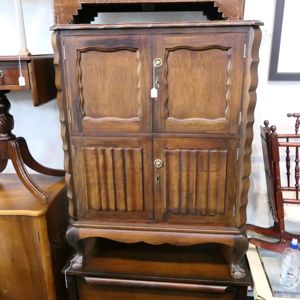 TIMBER 4 DOOR CABINET ON BALL & CLAW FEET H. 1090 Image 1++