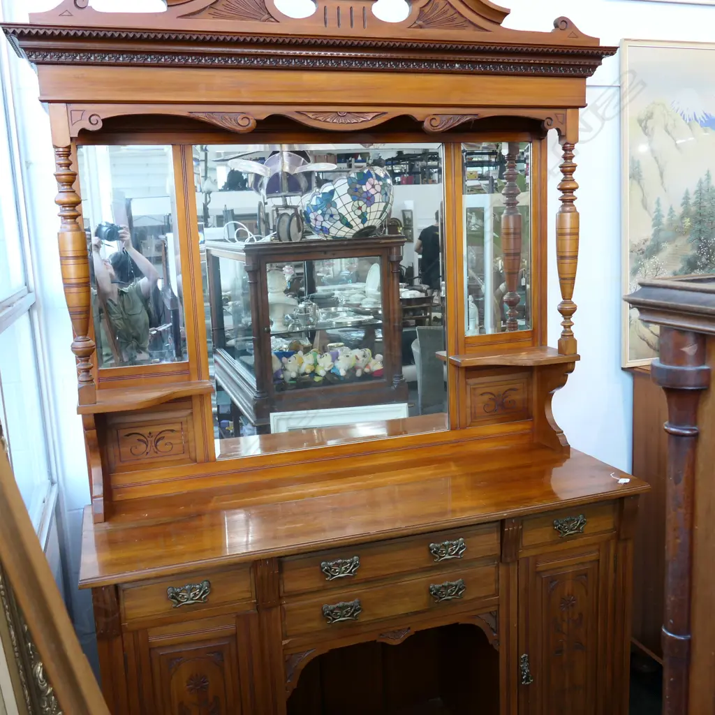 COLONIAL RIMU LGE MIRROR BACK SIDEBOARD Image 1++
