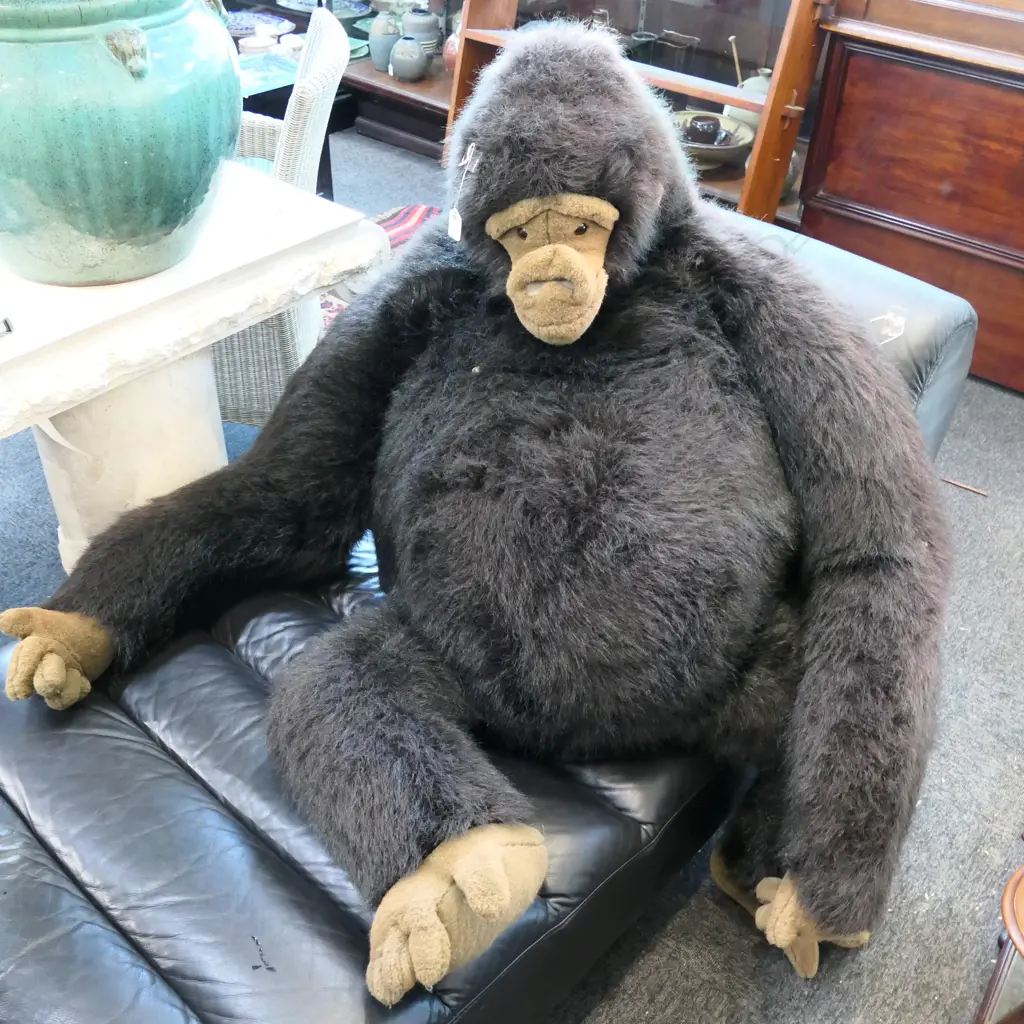 VERY LARGE SOFT TOY GORILLA Image 1++