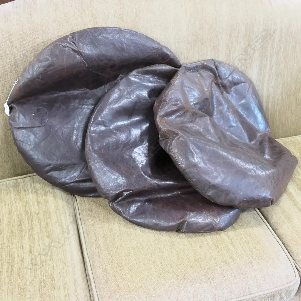 3 VINTAGE LEATHER CUSHIONS CIRCULAR Image 1++