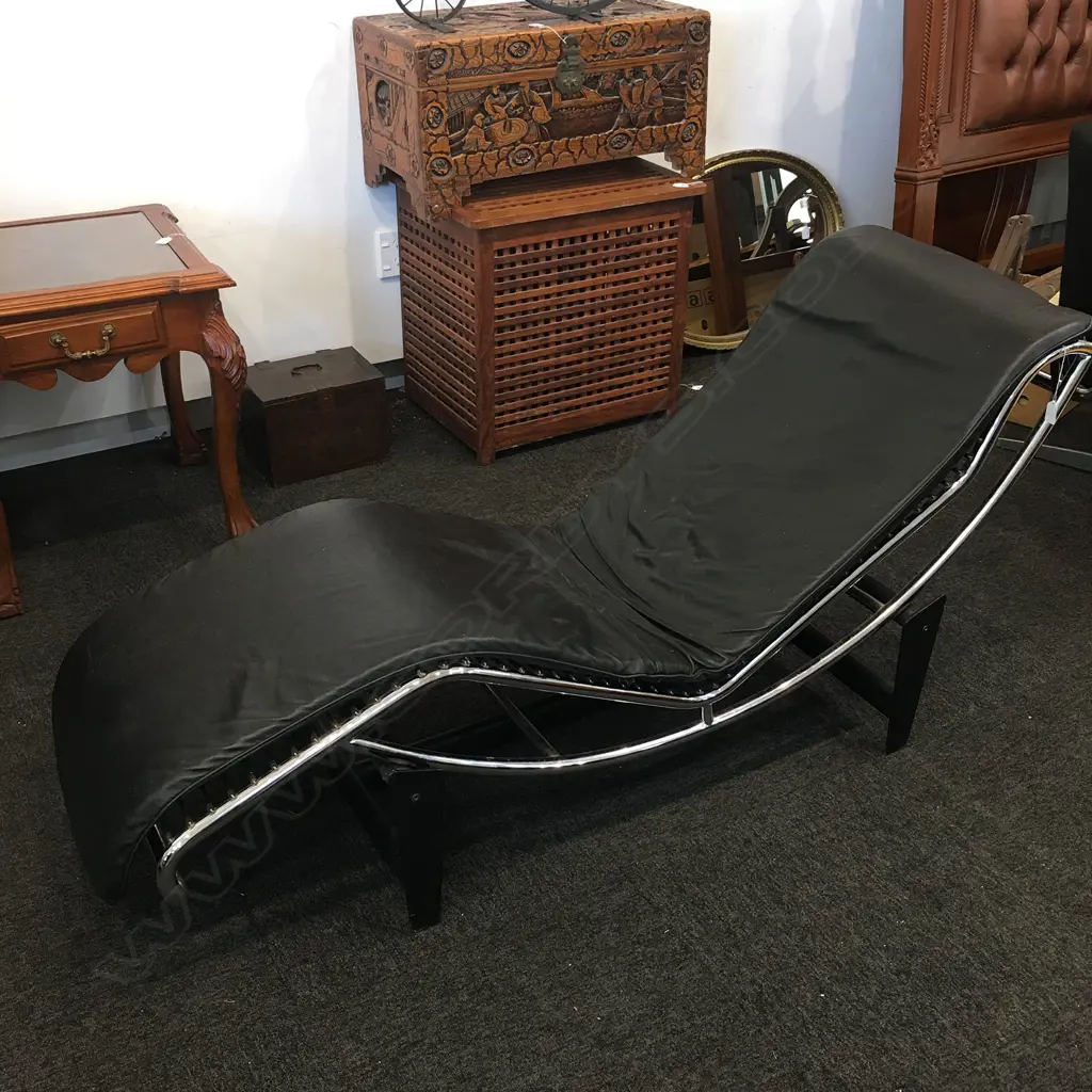 REPRODUCTION CORBUSIER CHAISE LOUNGE, IN BLACK LEATHER & CHROME Image 1++