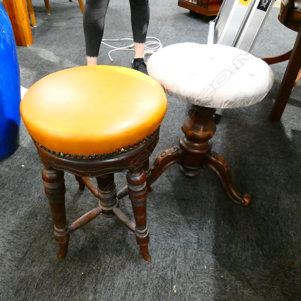 2 PIANO STOOLS, 1 REQUIRES ATTENTION H. 450MM  Image 1++