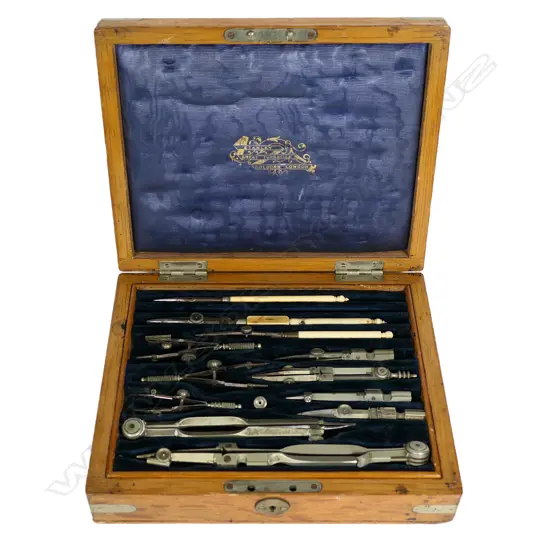BOXED DRAWING SET