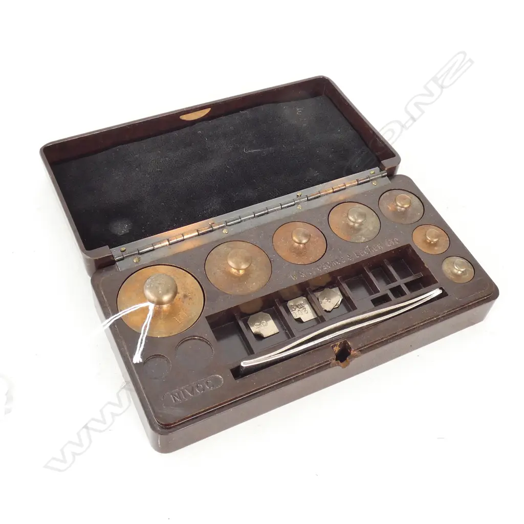 W. & J. GEORGE & BECKER LTD SET OF BRASS WEIGHTS BAKELITE CASE Image 1++