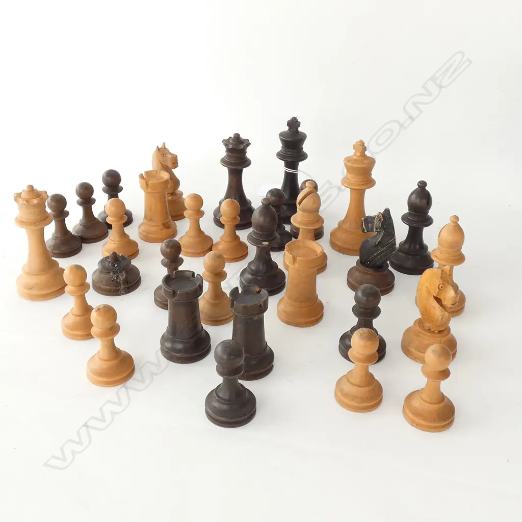 BOXWOOD STAUNTON PATTERN SET OF CHESS PIECES 1 BLACK HORSE MISSING Image 1++