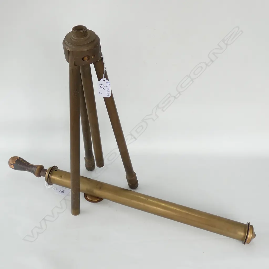 BUCKET PUMP & BRASS TRIPOD  Image 1++