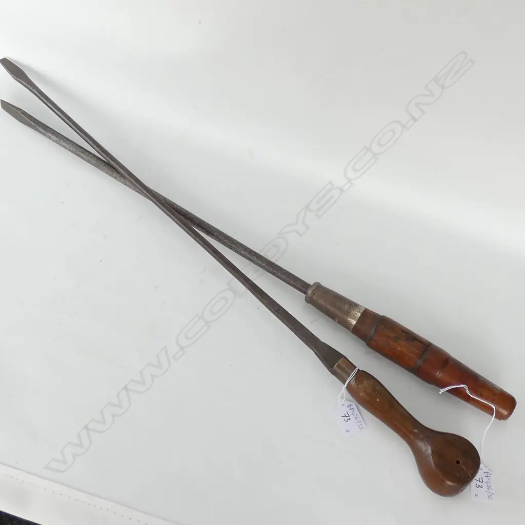 2 CARPENTRY CHISELS L. 735MM Image 1++