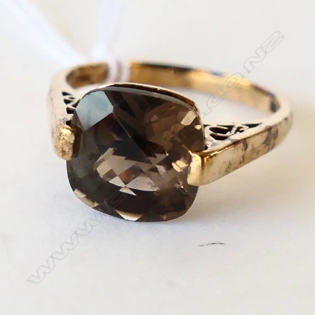 9CT GOLD AND SMOKY QUARTZ RING Image 1++