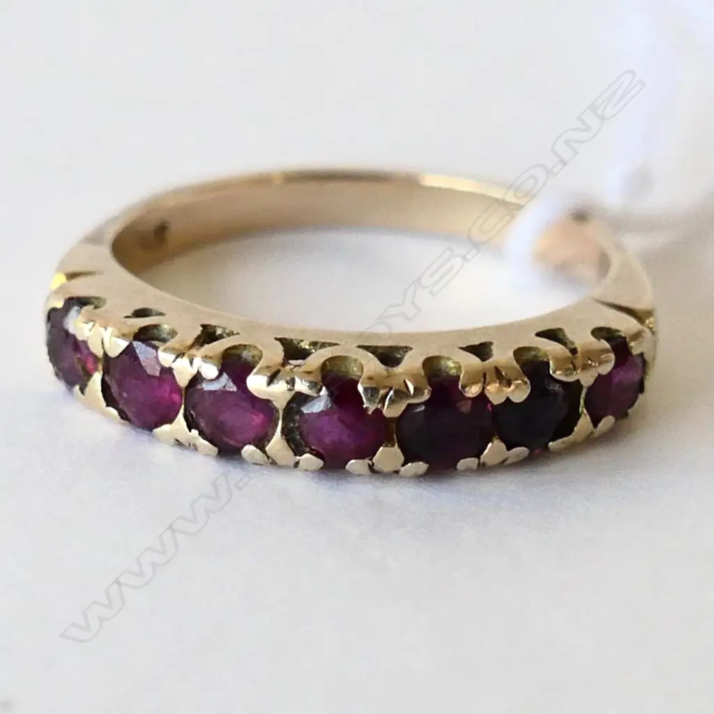 9CT GOLD AND RUBY RING Image 1++