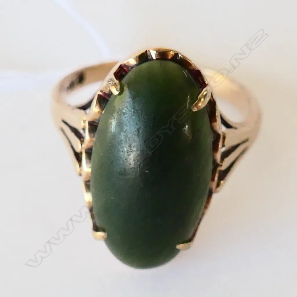 9CT GOLD AND POUNAMU RING Image 1++