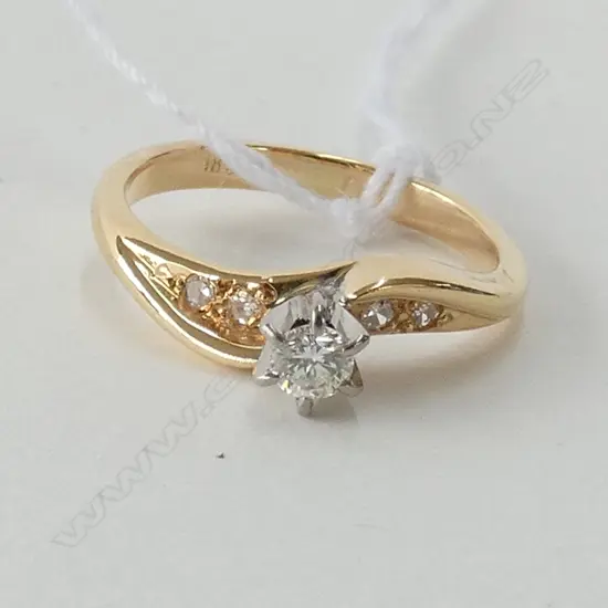 18CT GOLD DIAMOND SOLITAIRE RING WITH APPRAISAL