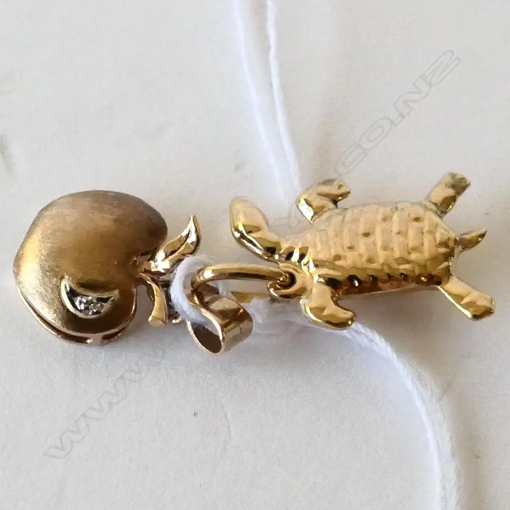2 9CT GOLD CHARMS TURTLE & APPLE W DIAMOND 2.44gm Image 1++