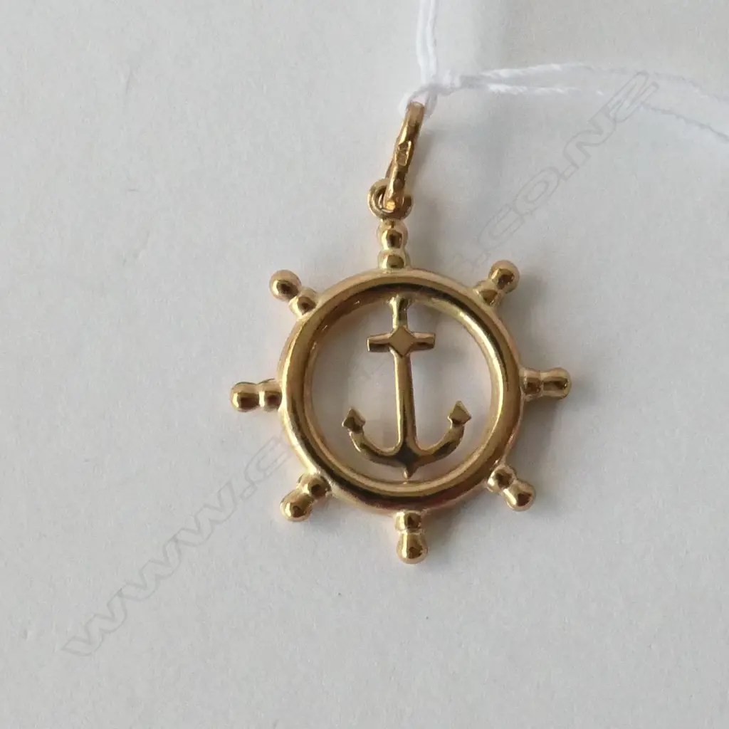14CT GOLD SHIP'S WHEEL CHARM 1.77gm Image 1++