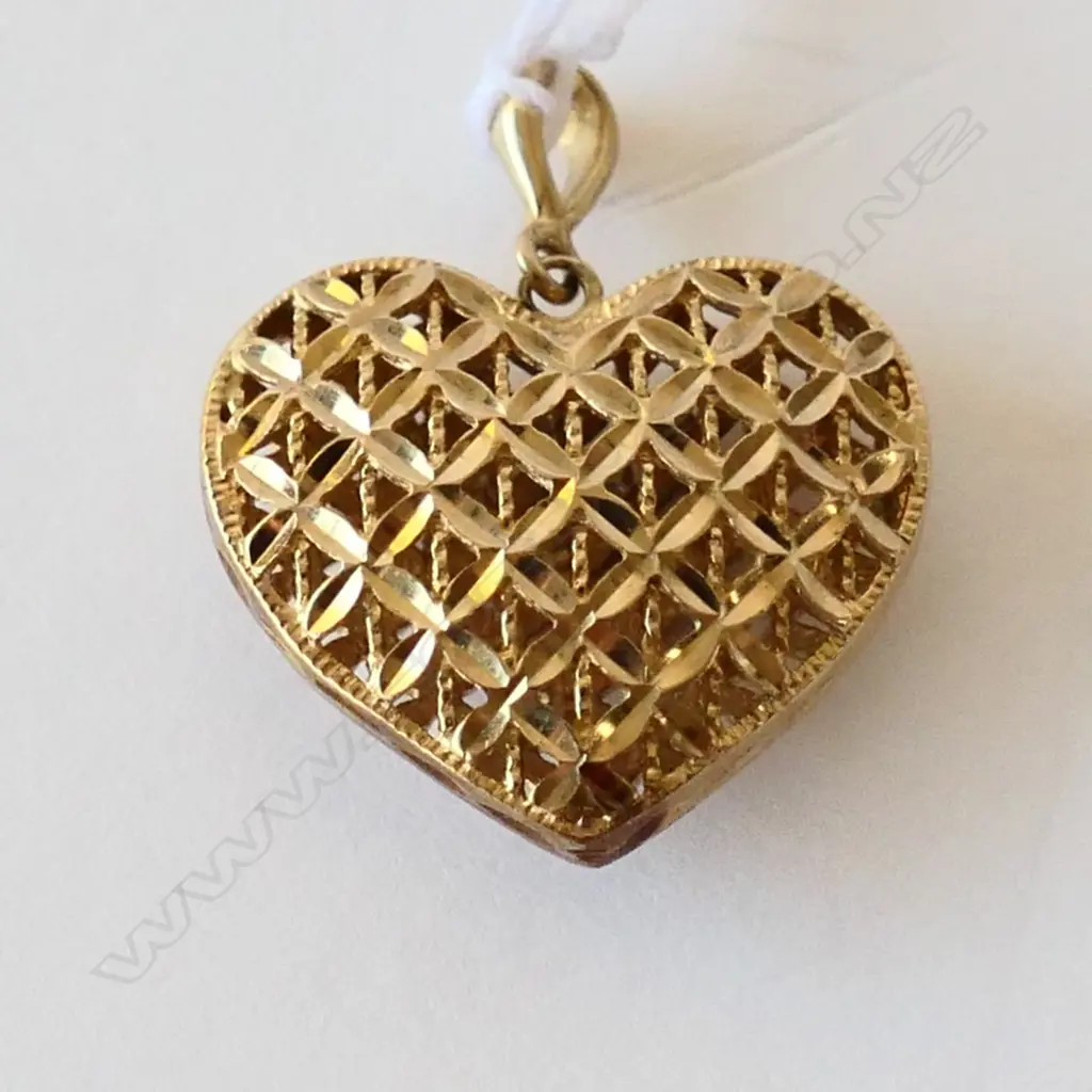 9CT GOLD PIERCED PUFF HEART PENDANT 3.46GMS Image 1++