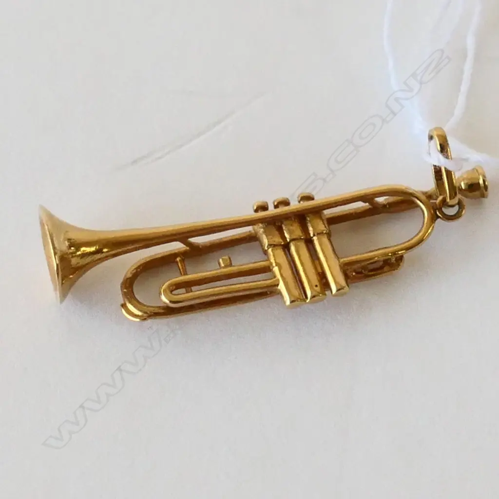 18K GOLD TRUMPET CHARM/PENDANT 3.04GM Image 1++