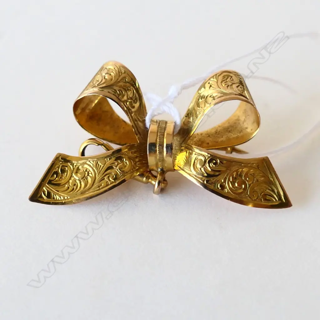 9CT GOLD BOW BROOCH 2.31gm Image 1++