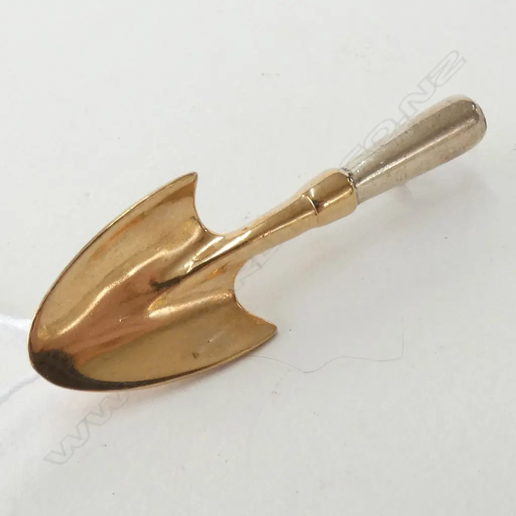 STG SILVER + 9CT SHOVEL BROOCH Image 1++