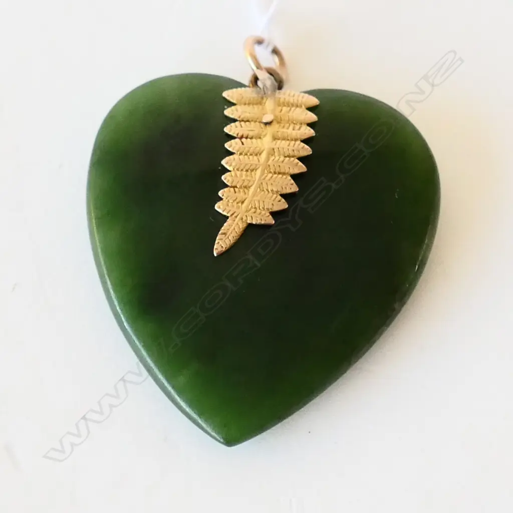 OLD POUNAMU & 9CT FERN HEART PENDANT Image 1++
