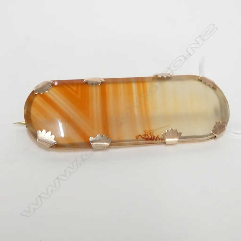 9CT BANDED AGATE BROOCH  Image 1++