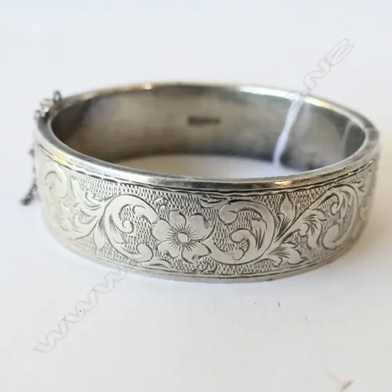 SILVER HINGED BANGLE