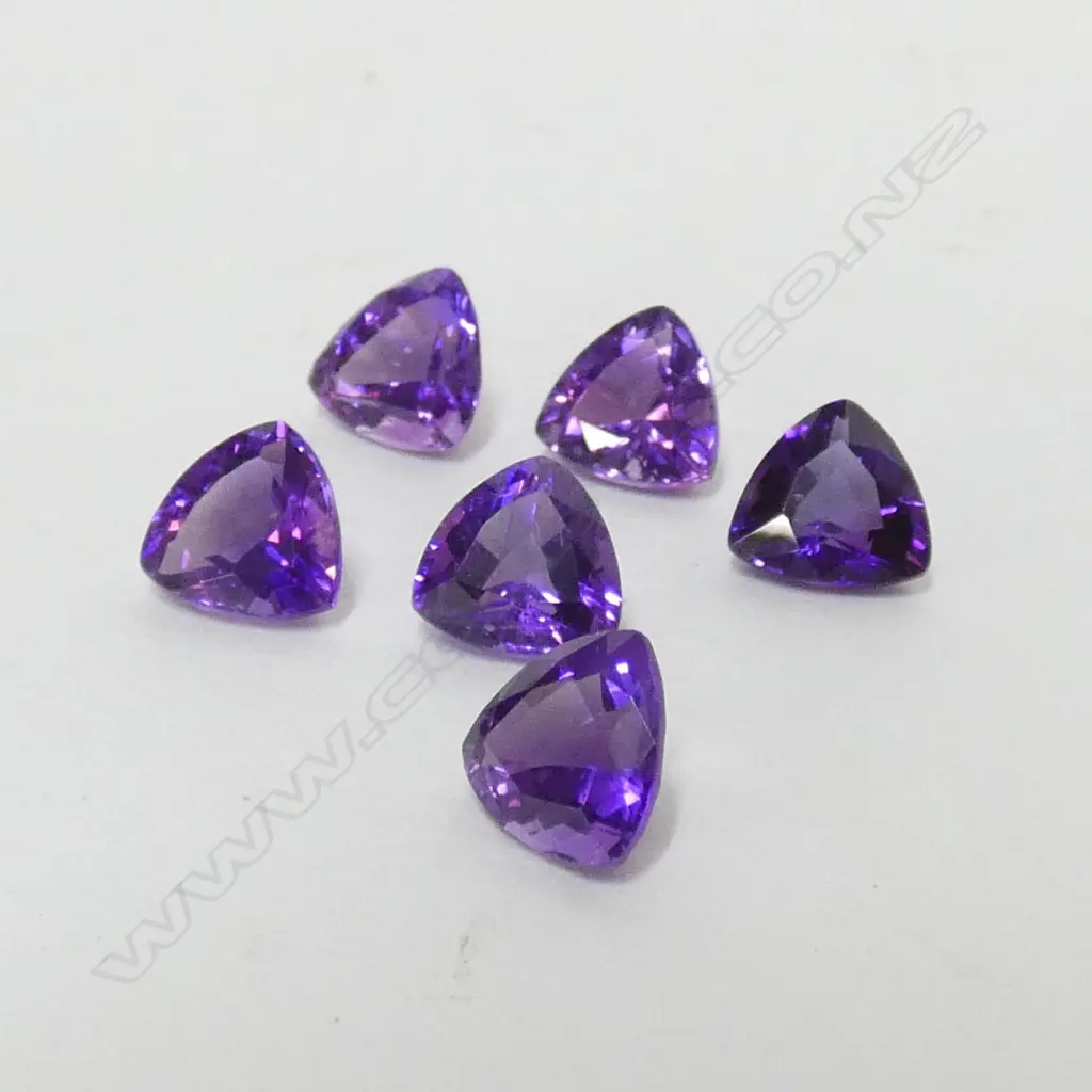 10CT AMETHYST TRIANGLES (6)  Image 1++